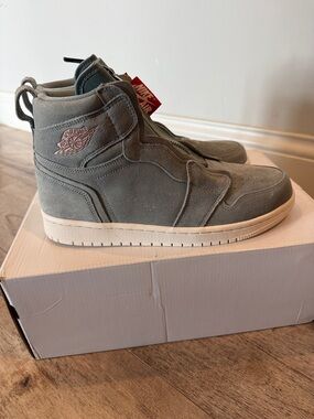 Women’s Air Jordan 1 High Zip size 9